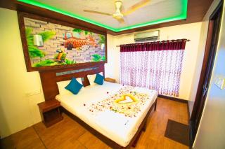Pournami Houseboats - 9