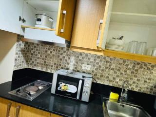 SHELL RESIDENCE C22 Shortwalk MOA Balcony poolview - Manila - 3