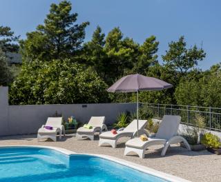 Newly refreshed property JOVI-relaxing, fenced, private, heated pool & view - Tugare - 7