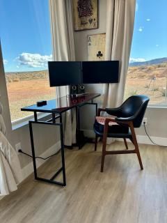 Page Arizona border town- Crimson Suite, Desert Canyon Getaway with views - Big Water - 7