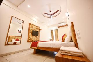 Hotel Rays Inn Boarding and Lodging - Guruvayanakere - 0