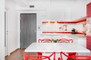 Scarlet Cozy Corner - 1