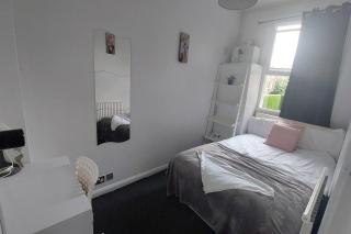 Apartment Sleeps 7 with Wifi - 3