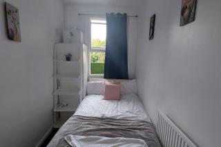 Apartment Sleeps 7 with Wifi - 2