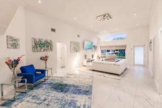 Uhost AI - Luxurious 5B Home w Pool & Lounge - 6
