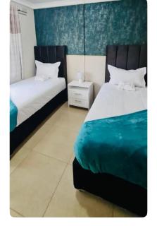 Emerald Suite Sleeps 6 with Free Parking - 3
