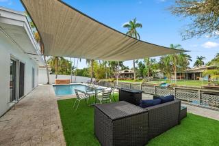 Uhost AI - Luxurious 5B Home w Pool & Lounge - 8