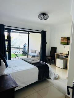 Le Bamboo Guest House And Boat Cruise - Hartbeespoort - 1