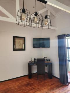 Le Bamboo Guest House And Boat Cruise - Hartbeespoort - 1