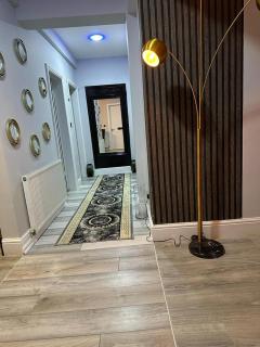 Lush Jacuzzi Apartment with Balcony - Birmingham - 7