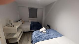 2-Bed Apartment Sleeps 7 with Wi-Fi - 4