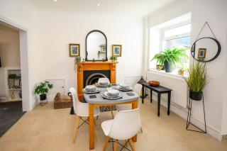 Poet's Cottage Wonderful Cottage In The Welsh Valleys by StayStaycations - Aberdare - 1