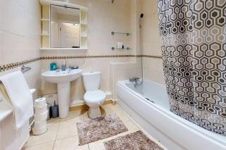 Stunning 2-Bed Apartment in Grays - Grays Thurrock - 5