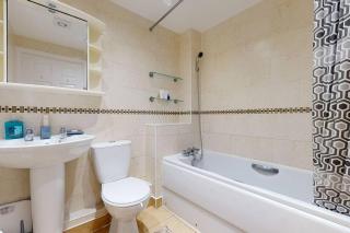 Stunning 2-Bed Apartment in Grays - Grays Thurrock - 1