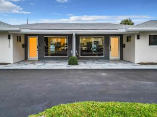 Luxe 6 Bed Heated Pool Villa I 5 min to Beach I BBQ - 8