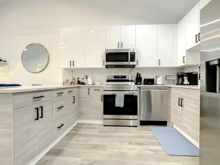 Luxe 6 Bed Heated Pool Villa I 5 min to Beach I BBQ - 5