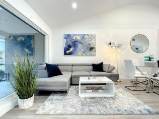 Luxe 6 Bed Heated Pool Villa I 5 min to Beach I BBQ - Fort Lauderdale - 2