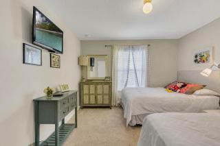 4 Bedrooms - 3 Bathrooms - Storey Lake 4827 Ct - Orlando - 4