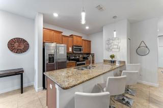 5 Bedrooms- 4 Bathrooms - Storey Lake 4819 Ct - Kissimmee - 5