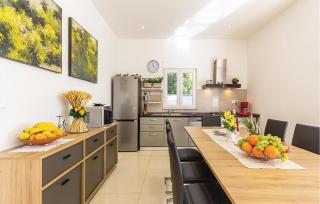 Awesome Home In Liznjan - 5