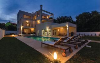 Awesome Home In Liznjan - 2