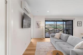 Modern and Scenic Valley Escape - 4