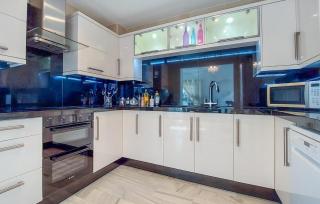 Gorgeous Apartment In Calahonda - Sitio de Calahonda - 8