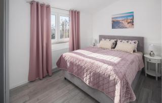 2 Bedroom Lovely Apartment In Nova Vas - 3