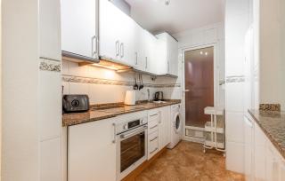 Awesome Apartment In Torrevieja - Torrevieja - 4