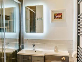 Luxury studio above the stunning Tenby Harbour - 7