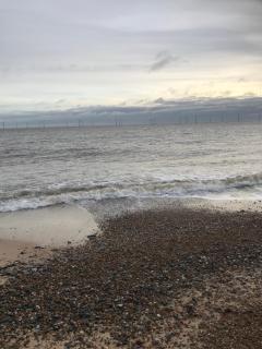 Captivating 2-Bed Chalet - Pool & Pet-Friendly - Great Yarmouth - 9