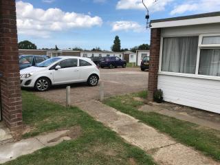 Captivating 2-Bed Chalet - Pool & Pet-Friendly - Great Yarmouth - 8