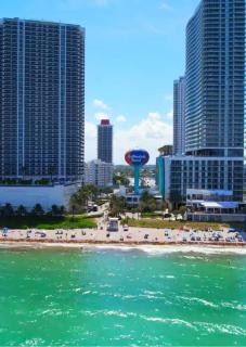 Walk to the beach, Studio, with Pool and FREE Parking - Hallandale Beach - 2