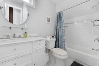 232 W Pine Ave 4 Beds, 2 Baths - 7