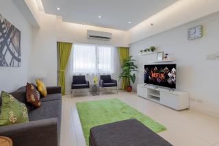 NEW 2BR of 86sqm with Parking & Netflix in BGC - 2