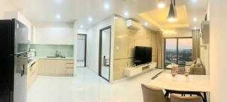 The hotel has 2 bedrooms, 2 bathrooms, 1 kitchen, 1 living room, 1 laundry room, 1 balcony, 1 swimming pool - District 7 - Ho Chi Minh-stad - 8