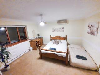 Old Slade Cottage - Train to London 30mins, Heathrow 15mins away,Free Parking - En-suit rooms - Buckinghamshire - 8