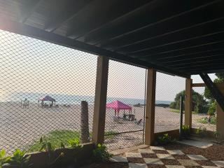 Beachfront Villa - Sleeps up to 4 & Pets Allowed - Ambalangoda - 8