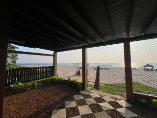 Beachfront Villa - Sleeps up to 4 & Pets Allowed - Ambalangoda - 4