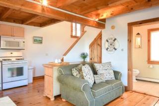 Cute Cottage Living by the Sea - 1