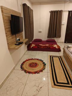 Shobhayan inn, airport railway station pickup free - 8