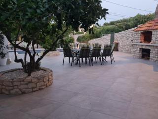 Luxury apartman Ani Sutivan Brač s bazenom i jacuzzijem - 5