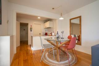 Historical Downtown Retreat Duplex by LovelyStay - Porto - 4