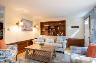 Bring your pups to Chatham Direct access to the Cape Cod Rail Trail - 4