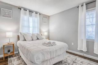 Mins from Parks Hiking & Dining- Brick Bungalow - 5