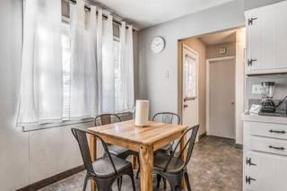 Mins from Parks Hiking & Dining- Brick Bungalow - 2