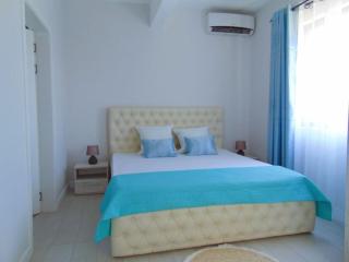 Spacious 3-Bedroom Apartment near Pereybere Beach - 8
