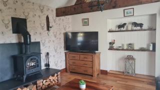 Romantic rural cottage, log burner, Smart TV early check in ,large gardens - 6