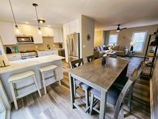 Beautifully renovated 4bed/2bath home - Pets OK - Aurora - 5