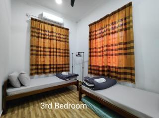 Gemia Rumah Tamu - 3 bilik aircond - near nasi dagang Atas tol - - 3